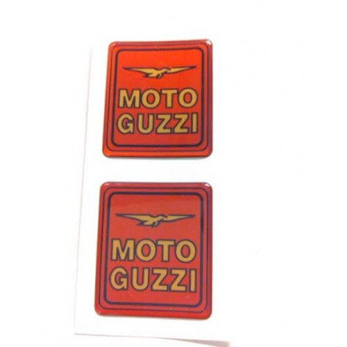 DECALCOMANIE - ADESIVI-Coppia Adesivi Resinati mm40X47mm " Moto Guzzi" per Valige Marca GIVI Moto Guzzi California 1000 III -...
