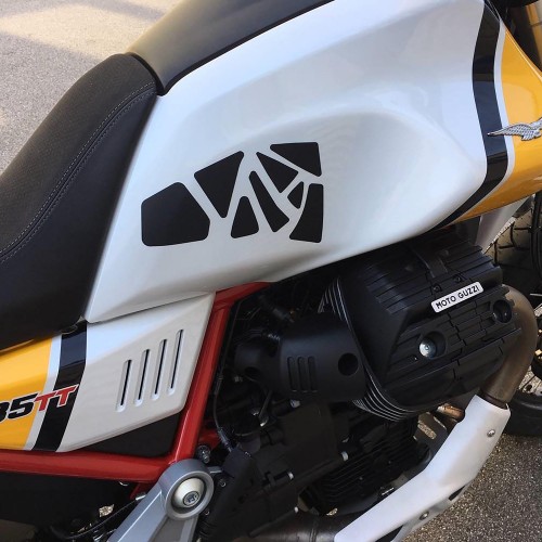 V85 TT-Proteggi il tuo serbatoio con questo kit estetico adesivo in grado di dare un look originale alla tua V85 TT.