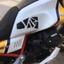 V85 TT-Proteggi il tuo serbatoio con questo kit estetico adesivo in grado di dare un look originale alla tua V85 TT.