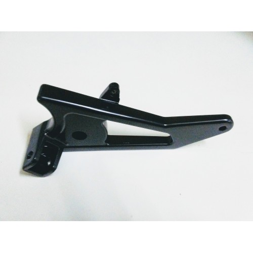 PEDANE-APPOGIAPIEDI-GOMMINI-Staffa Supporto Nero Porta Pedana Posteriore DX per Moto Guzzi California 1100 Tutti Modelli - BP...
